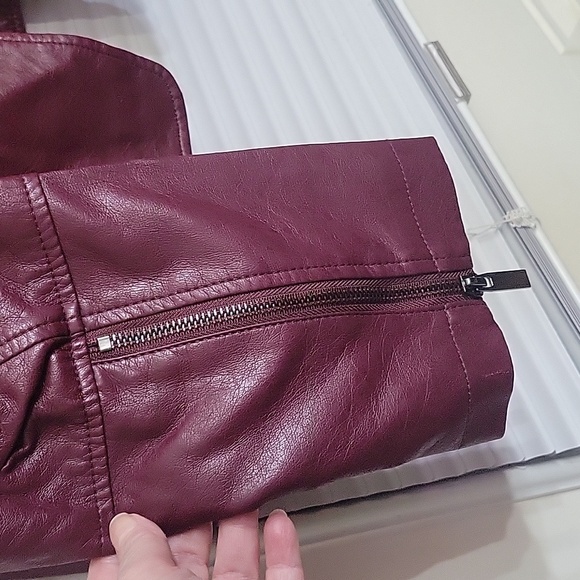NWOT.  New York $ Company Burgundy moto jacket - Picture 4 of 7